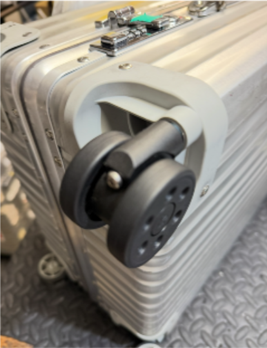 RIMOWA 50mmキャスター交換(純正パーツ使用) 修理後