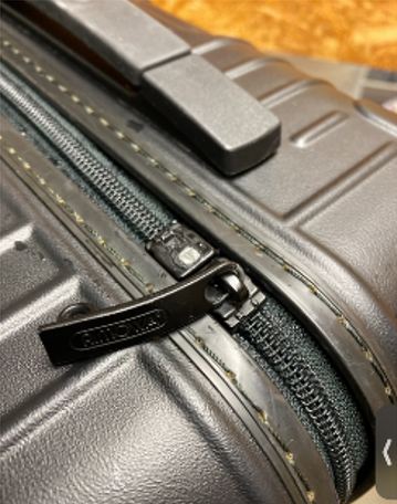 RIMOWA スライダー交換（ファスナー修理）