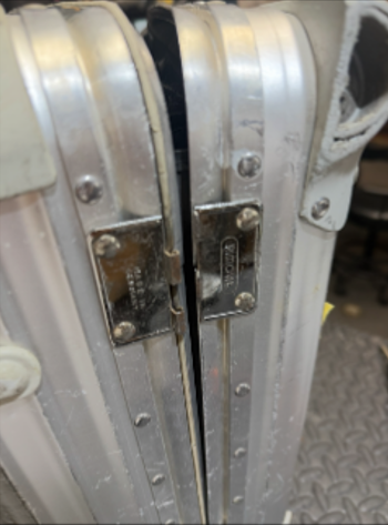 RIMOWA アルミヒンジ交換修理