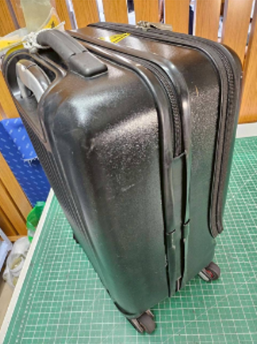 スーツケース ゴムヒンジ交換修理(外れ) 修理後