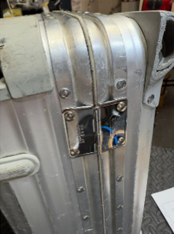 RIMOWA アルミヒンジ交換修理 修理後