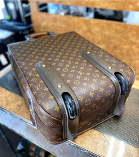 LOUIS VUITTON Louis Vuitton キャスター経年劣化修理