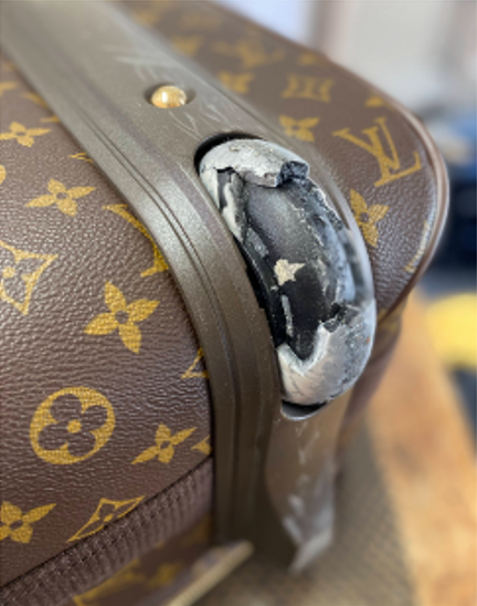 LOUIS VUITTON Louis Vuitton キャスター劣化修理