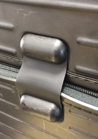 RIMOWA 革ヒンジ交換(レザーヒンジ修理) 修理後