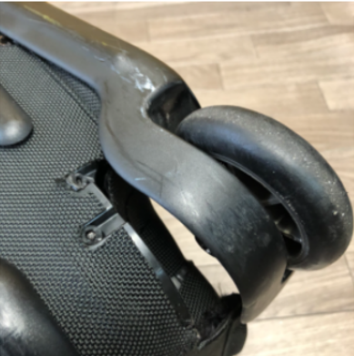 TUMI TUMI キャスター根本劣化修理
