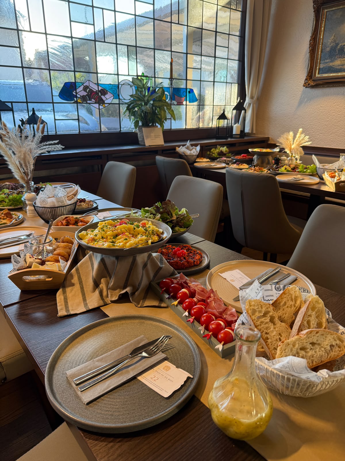 Tischbuffet beim Immobilien Stammtisch von ImmoHub RheinMain im Weinhaus Wiedemann