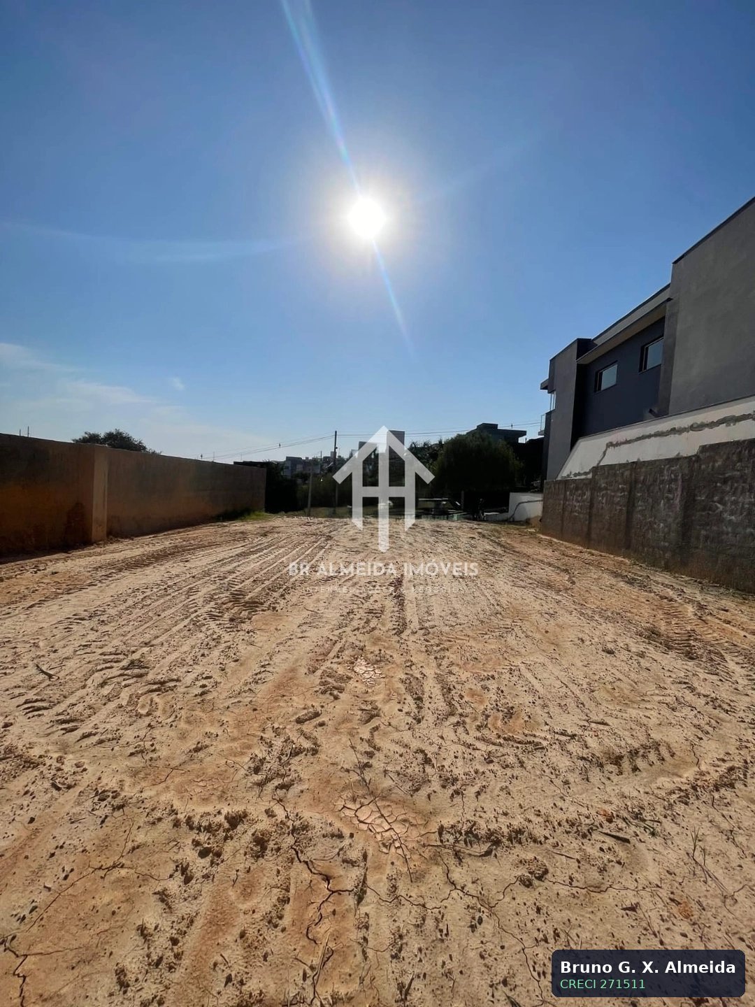 Terreno em Condomínio Fechado à Venda