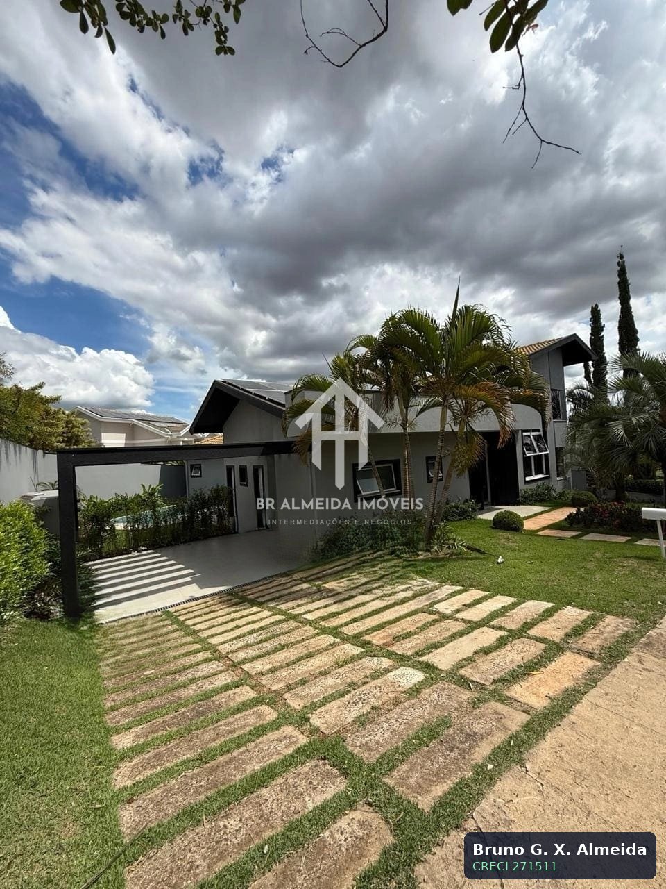 Casa em Condomínio Fechado com 4 Suítes