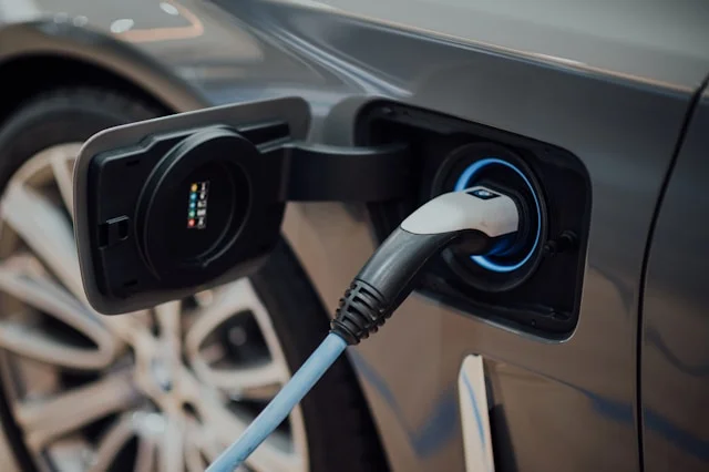 Installation von Autoladestationen durch Elektro Naef in Thalwil und Umgebung