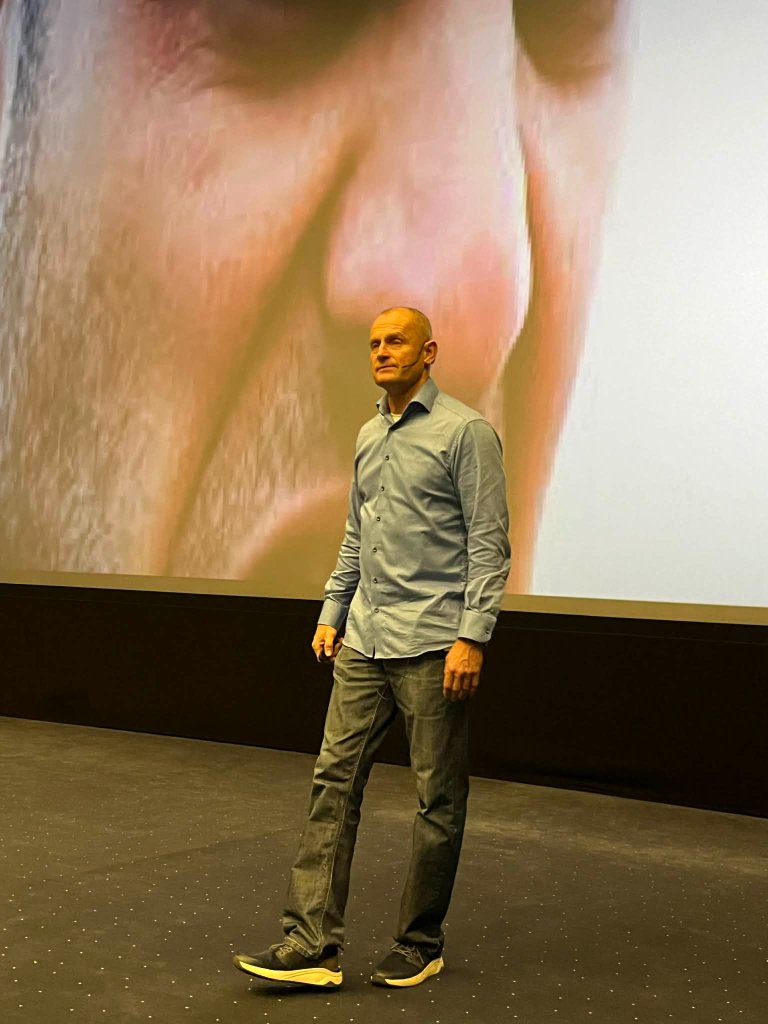 Arne Guddal holder foredrag