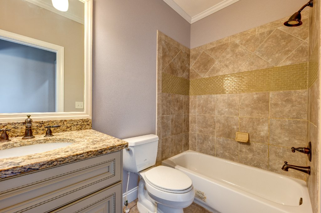 Secondary Bedroom Bathroom - 1049 Highland Village Trail