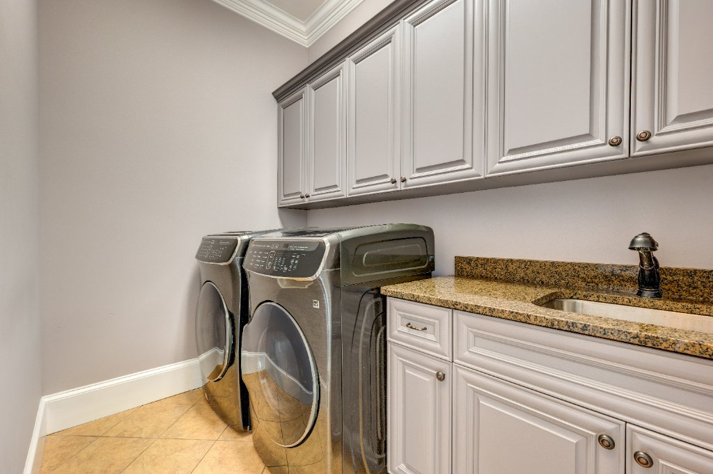 Laundry Room - 1049 Highland Village Trail