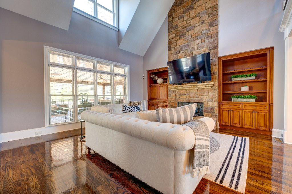 Two-Story Entry Hall - 1049 Highland Village Trail