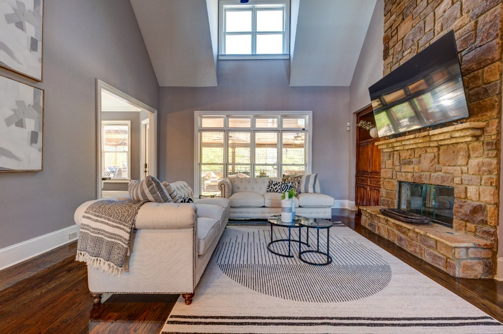 Grand Foyer - 1049 Highland Village Trail