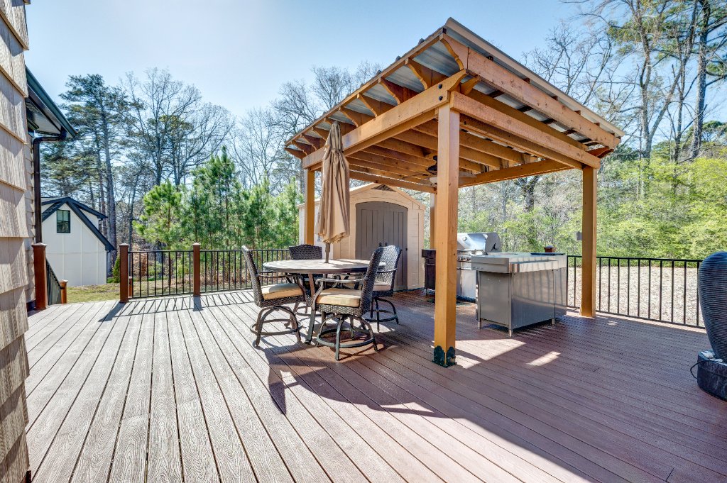 Outdoor Kitchen & Deck - 1049 Highland Village Trail