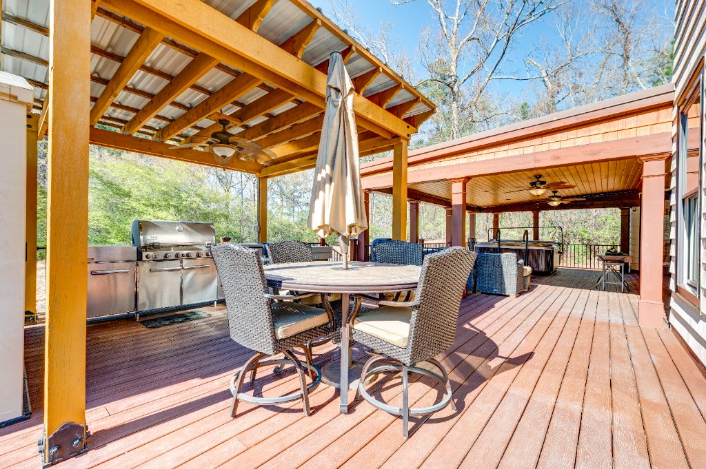 Covered Outdoor Kitchen - 1049 Highland Village Trail