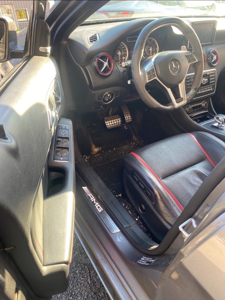 Mercedes AMG — intérieur nettoyage — avant