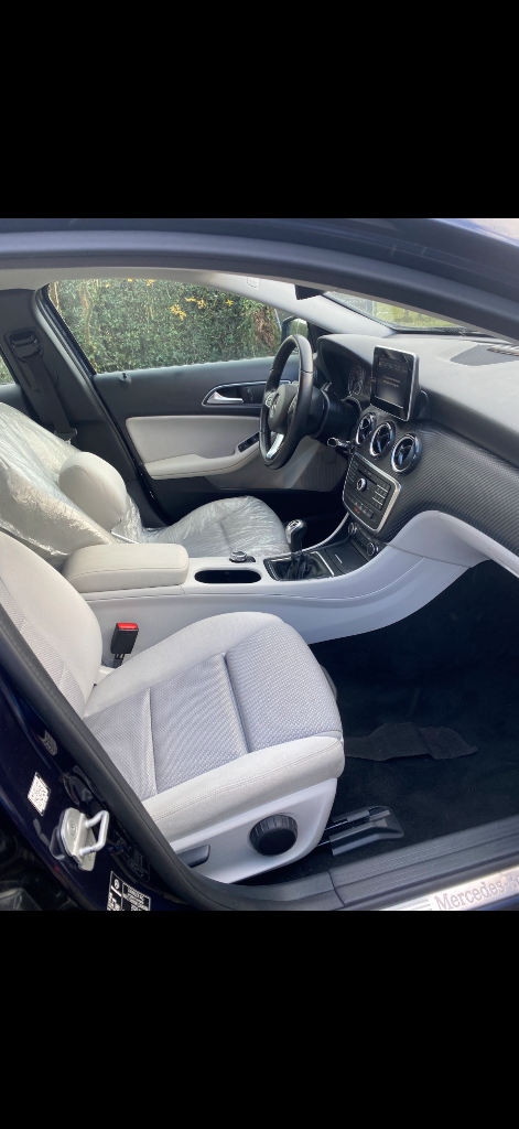 Mercedes — intérieur cuir nettoyé