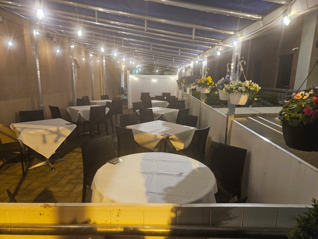 Triestina patio dining 2