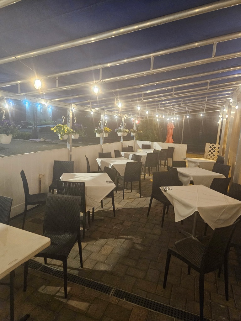 Triestina patio dining 1