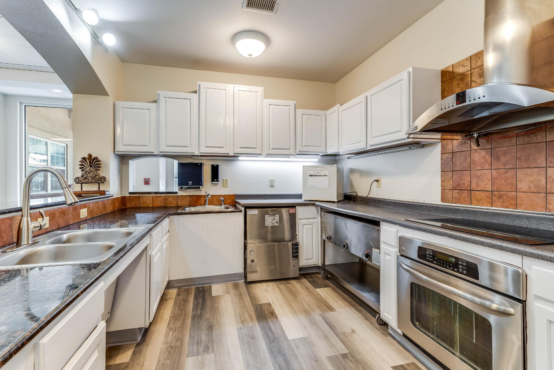 Full-Service Kitchen