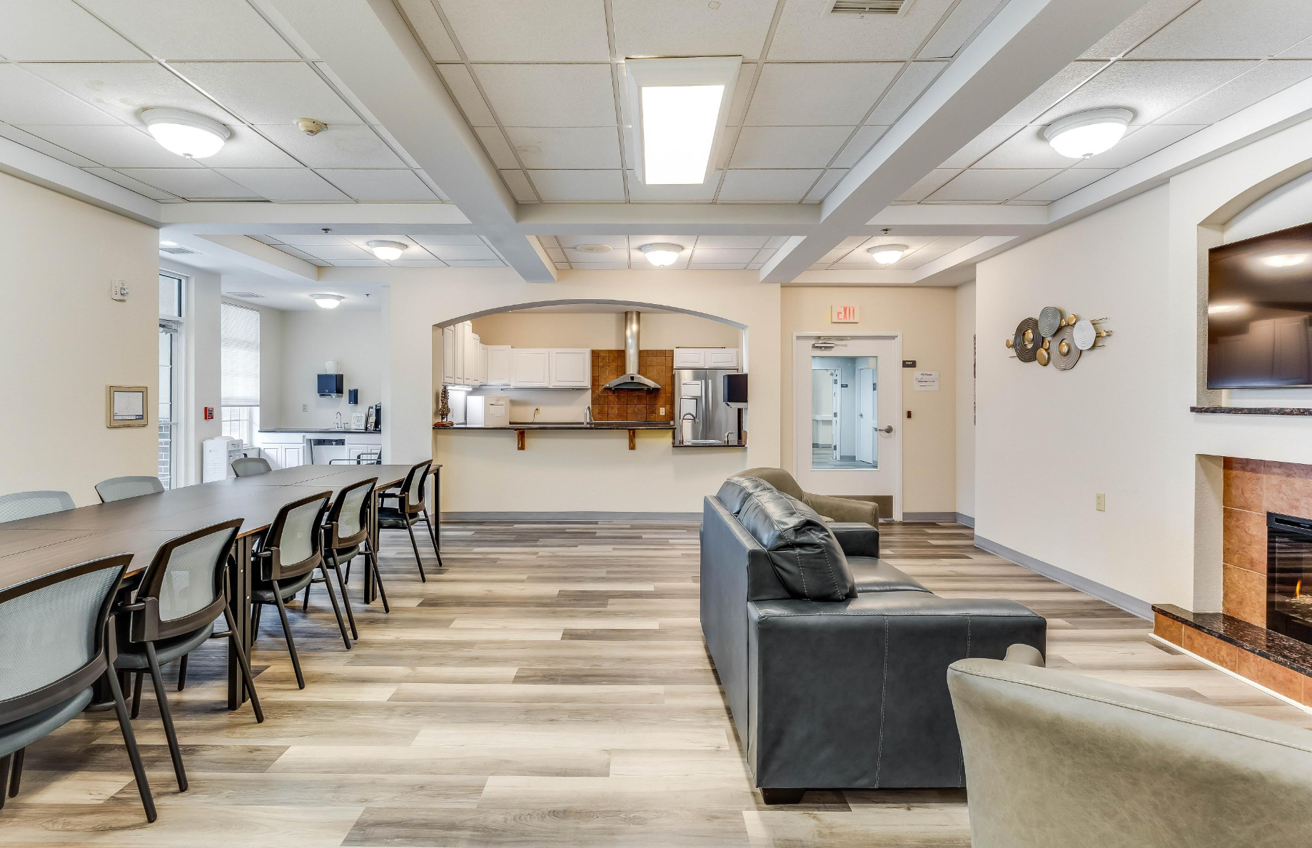Dining & Kitchen Area