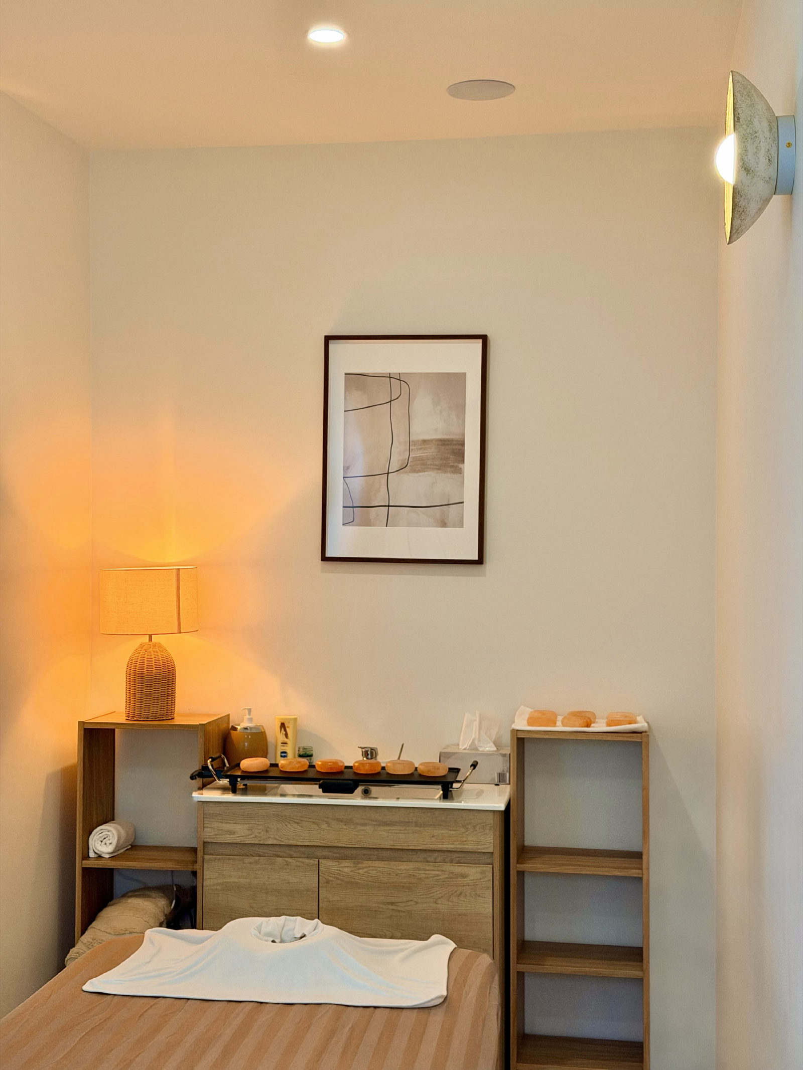 Treatment room with Himalayan salt stones at Zelica HealthLand