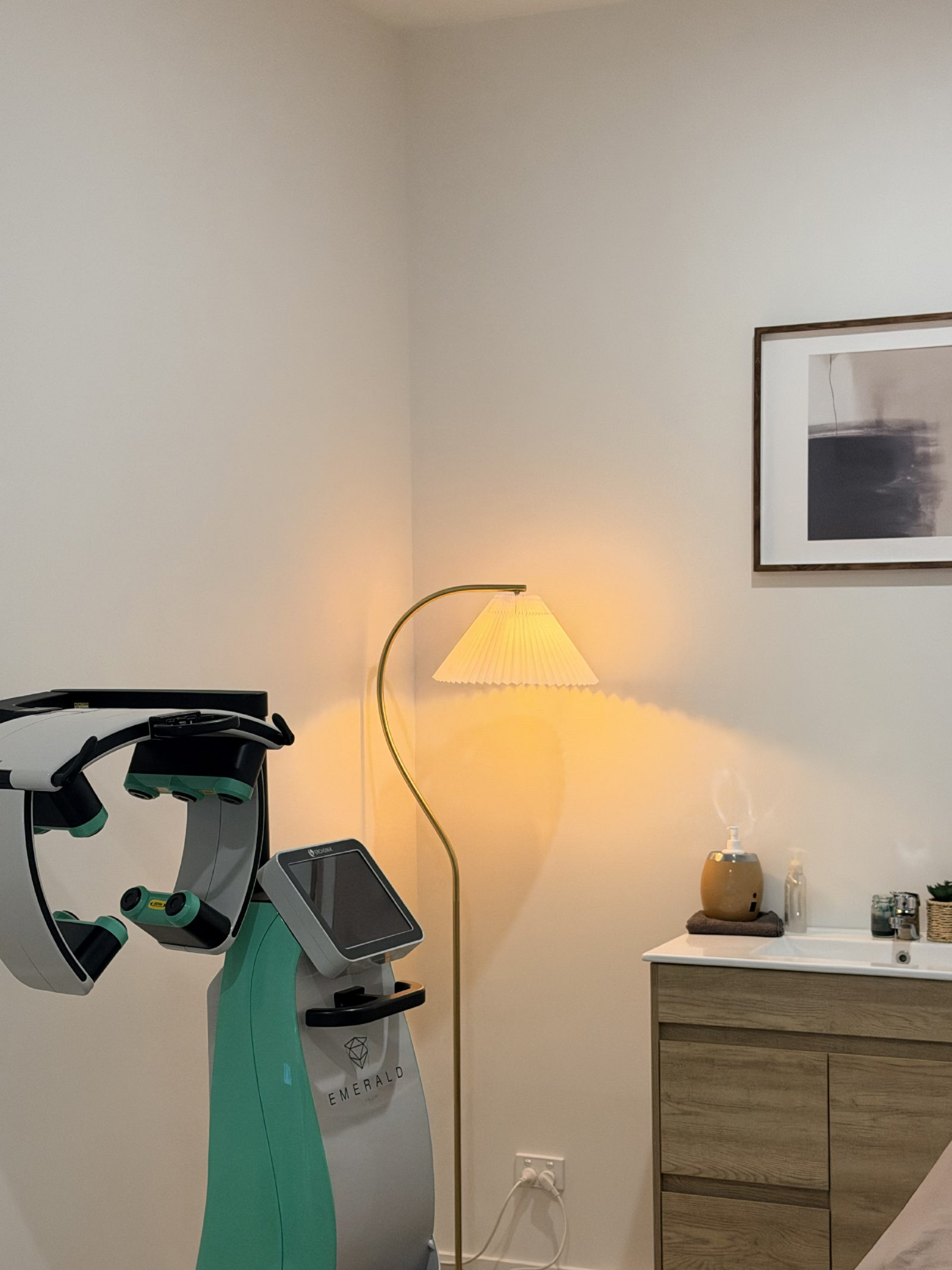 Emerald Laser machine in a treatment room at Zelica HealthLand