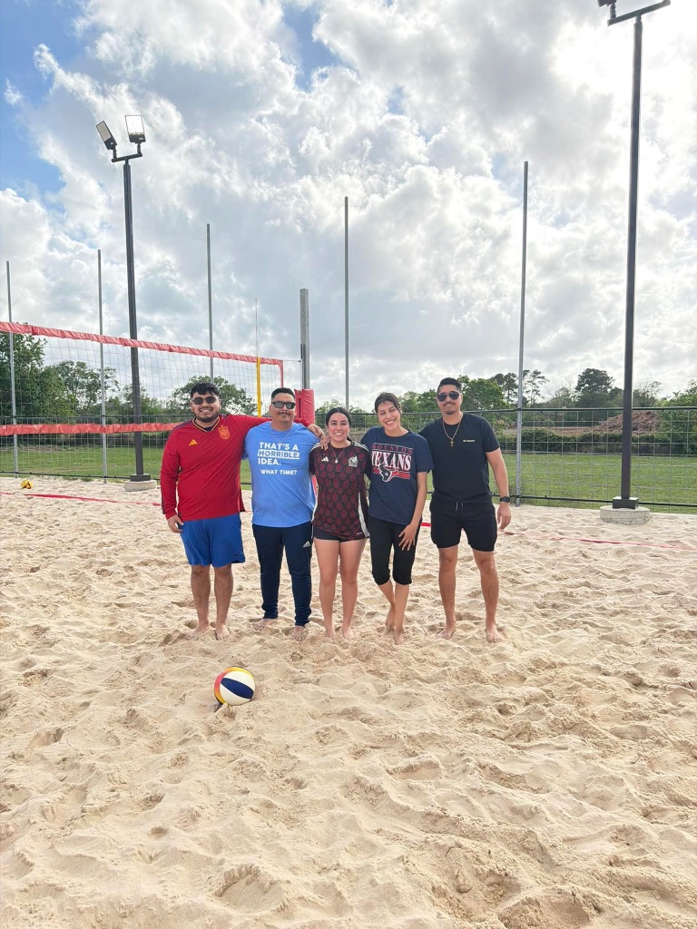 Team photo at the net