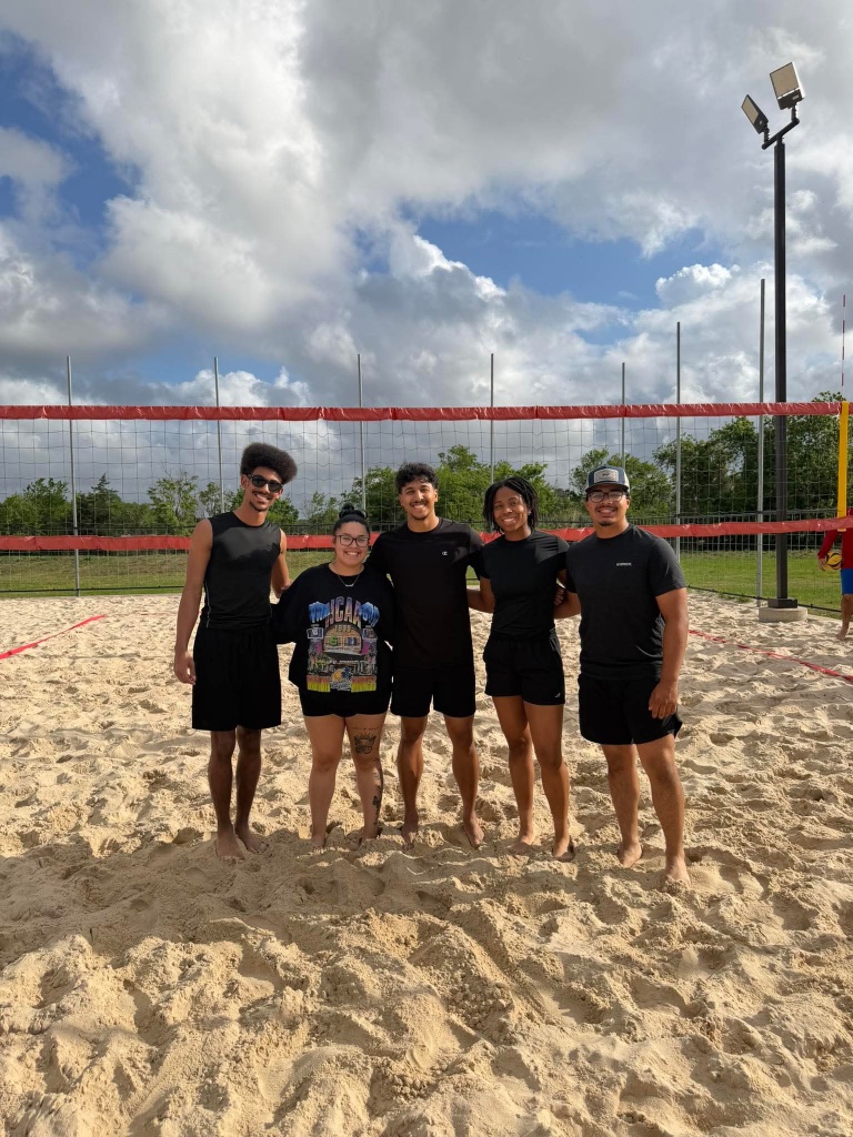 Team photo at the net
