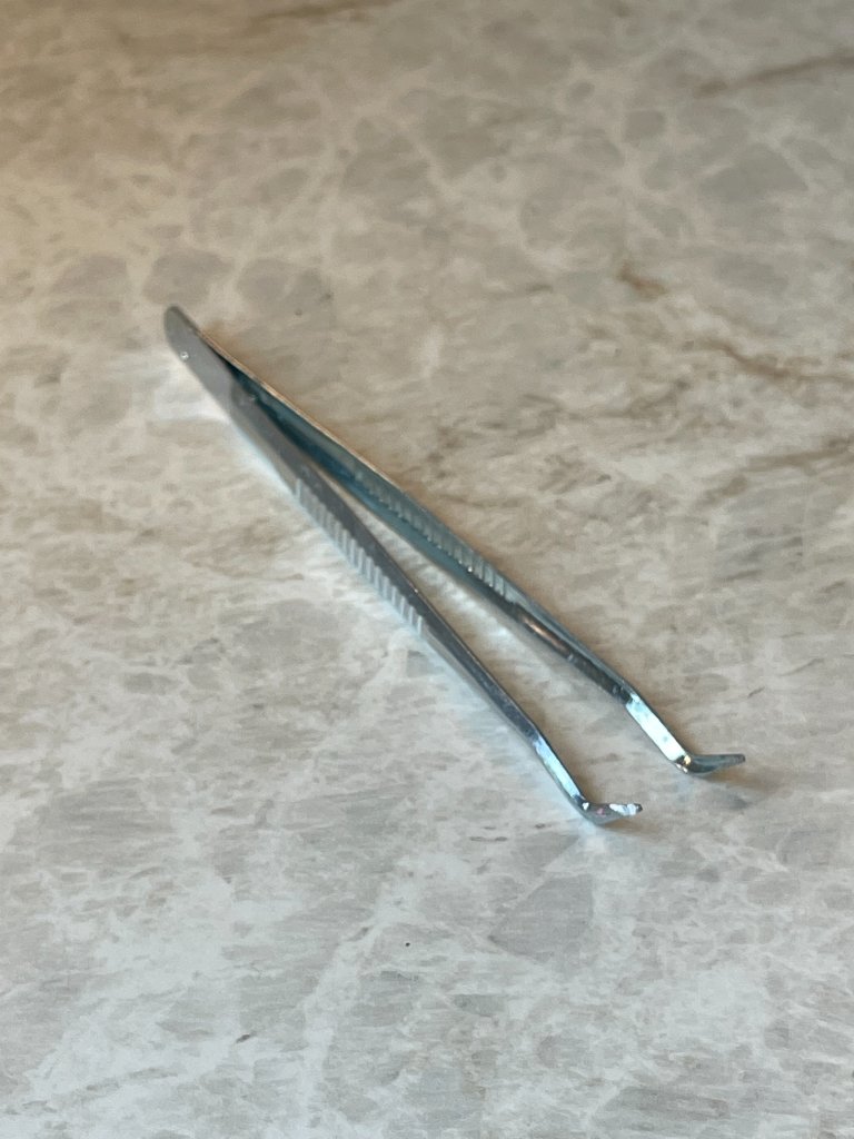 Tweezers