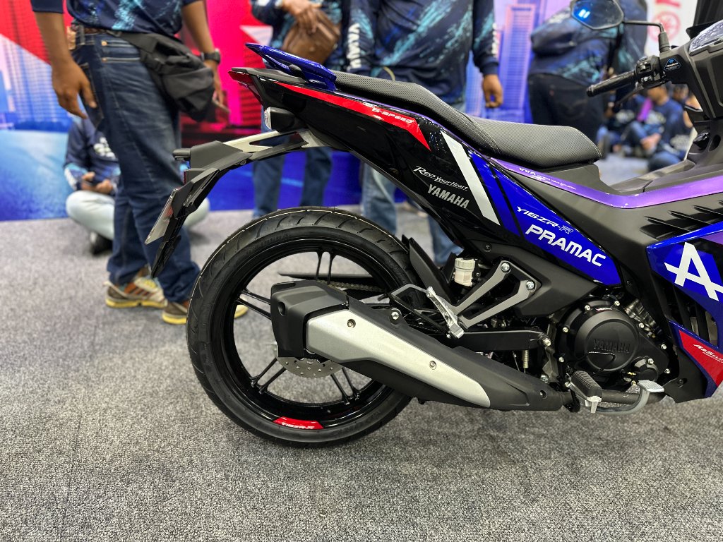 Yamaha Y16ZR-R Pramac Racing Replica — Photo 3
