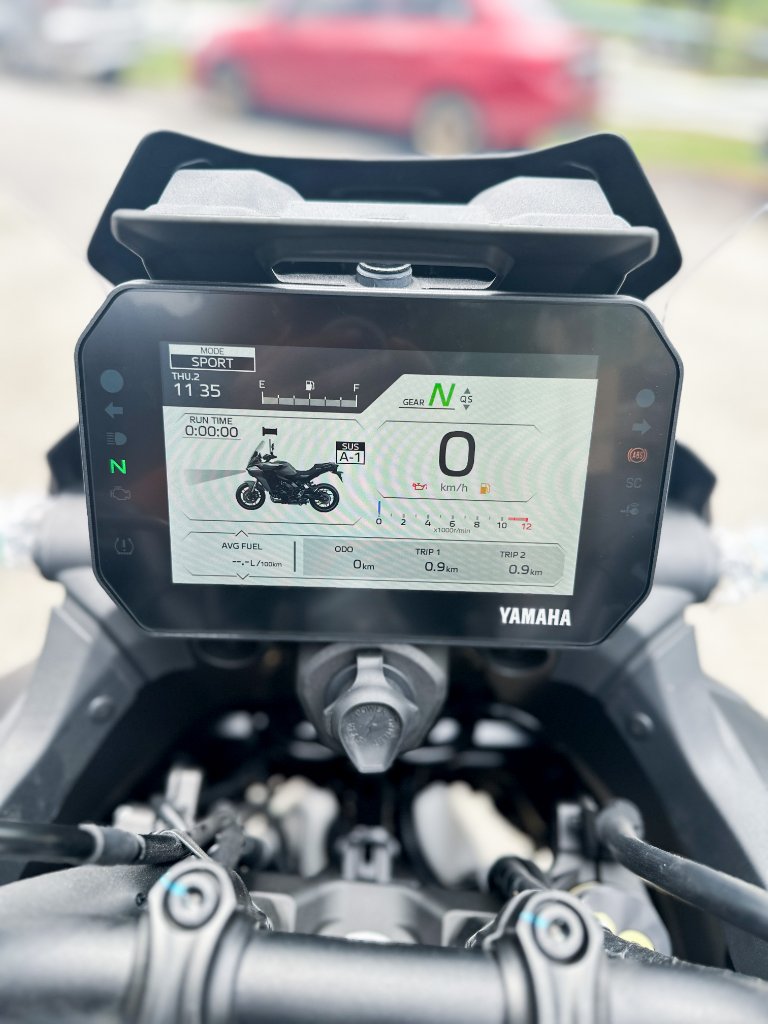 Yamaha Tracer 9 GT cockpit TFT display