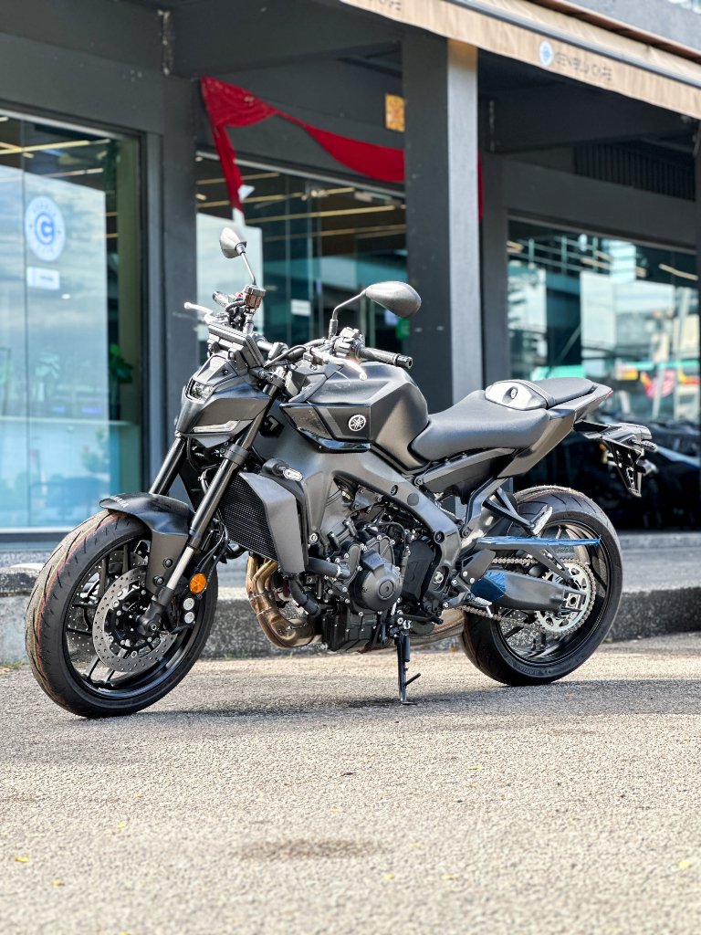 Yamaha MT-09 side profile naked street bike Selangor