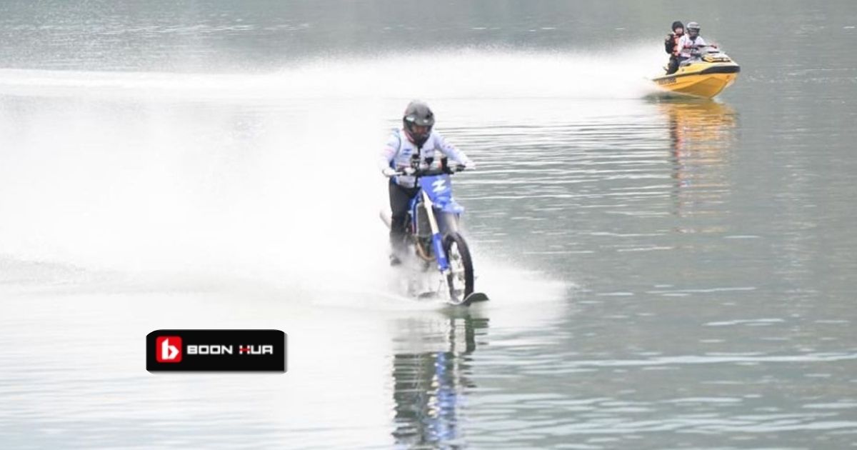 Bukan Dalam Filem! Lelaki Ini Tunggang Motosikal Atas Air Sejauh 40.74 KM — Boon Hua Motor motorcycle news