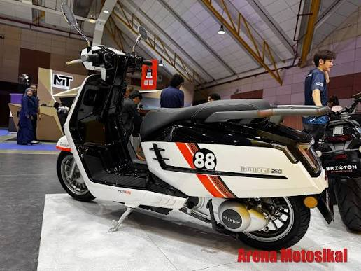 Brixton Moucca 250 white color variant at expo