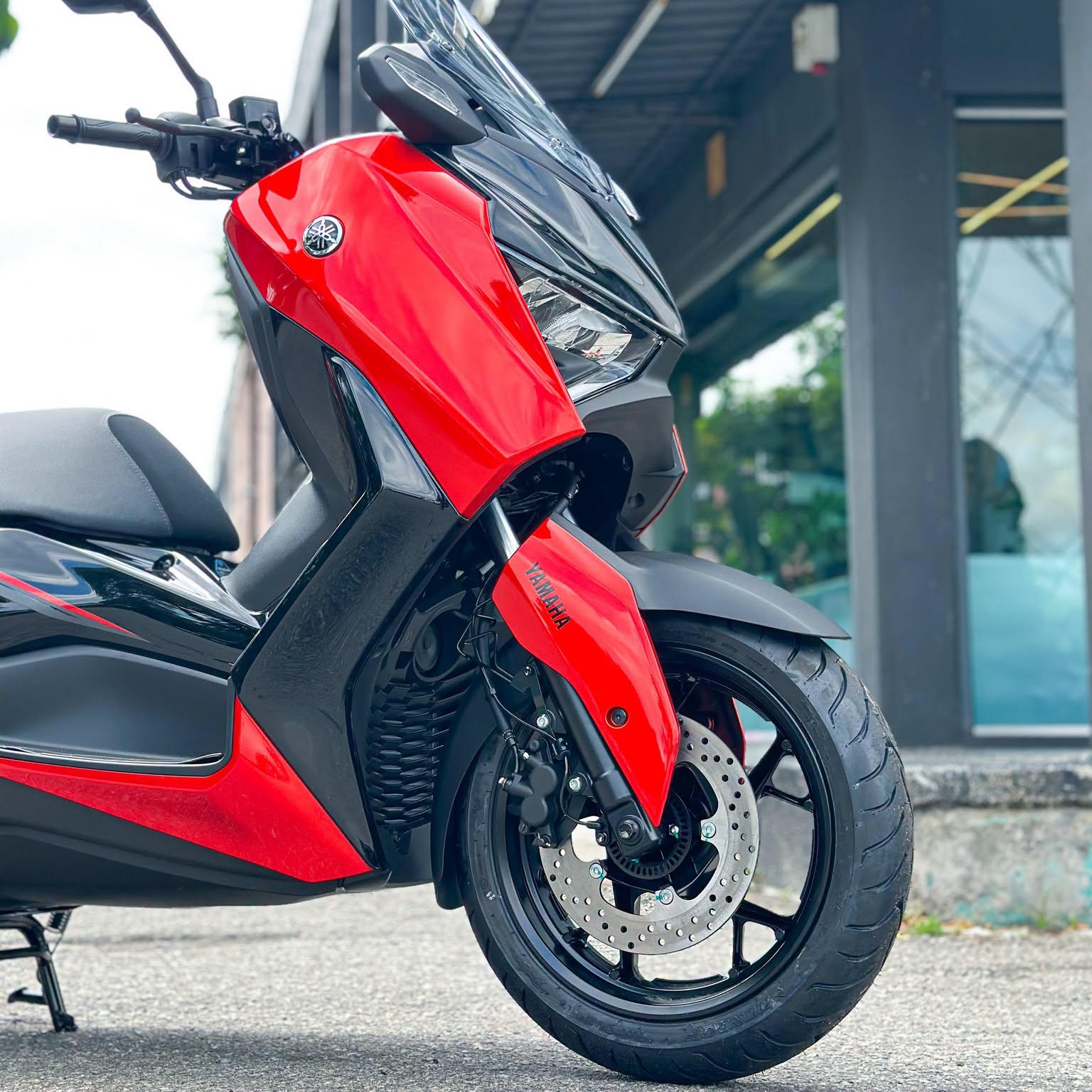 Yamaha XMAX 250 front fairing detail with YAMAHA lettering and tuning fork emblem
