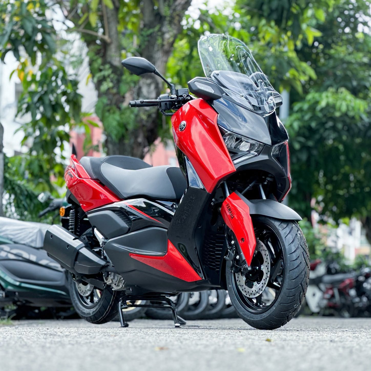 Yamaha XMAX 250 three-quarter front view in Ruby Red with black alloy wheels
