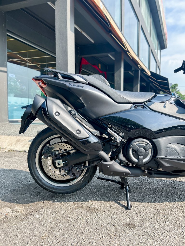 Yamaha TMAX Tech MAX 7 inch TFT display connected cockpit