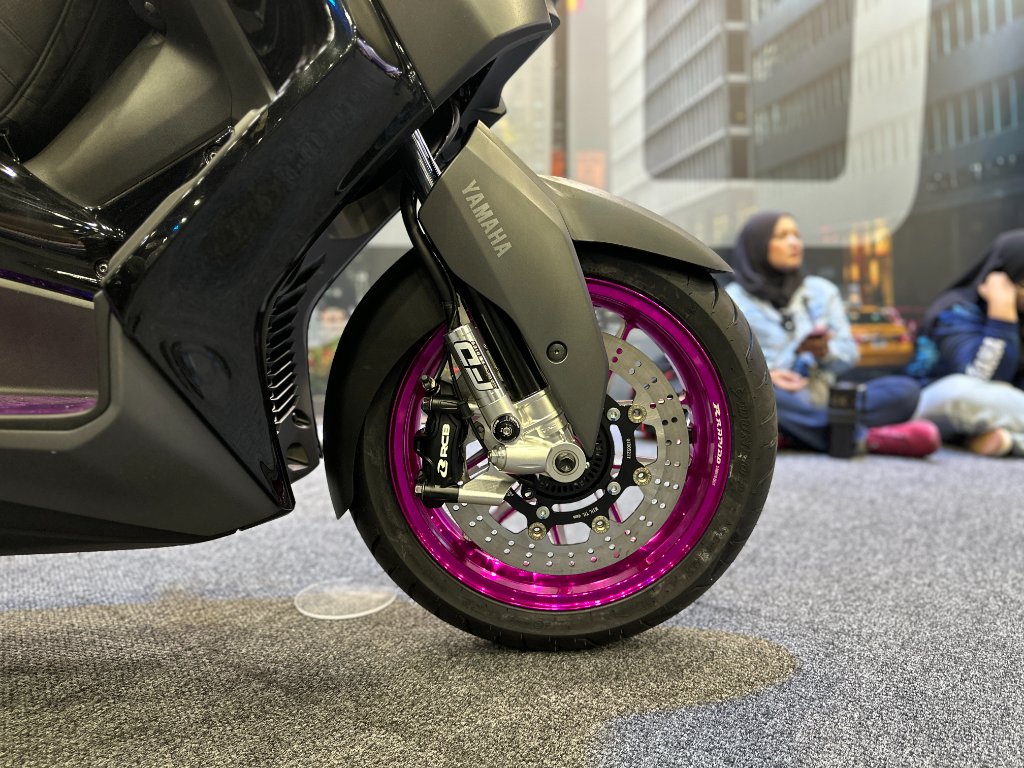 Yamaha XMAX 300 Tech Max — Photo 1