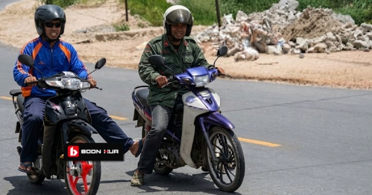 Bahaya Towing Motor Guna Kaki ('Foot-Towing'): Kenapa Ia Berisiko Tinggi & Pilihan Lebih Selamat — Boon Hua Motor motorcycle news