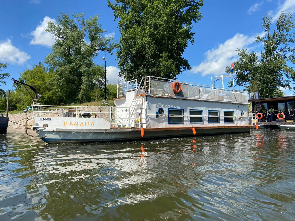 Widok na wnętrze i atmosferę Statku Panama