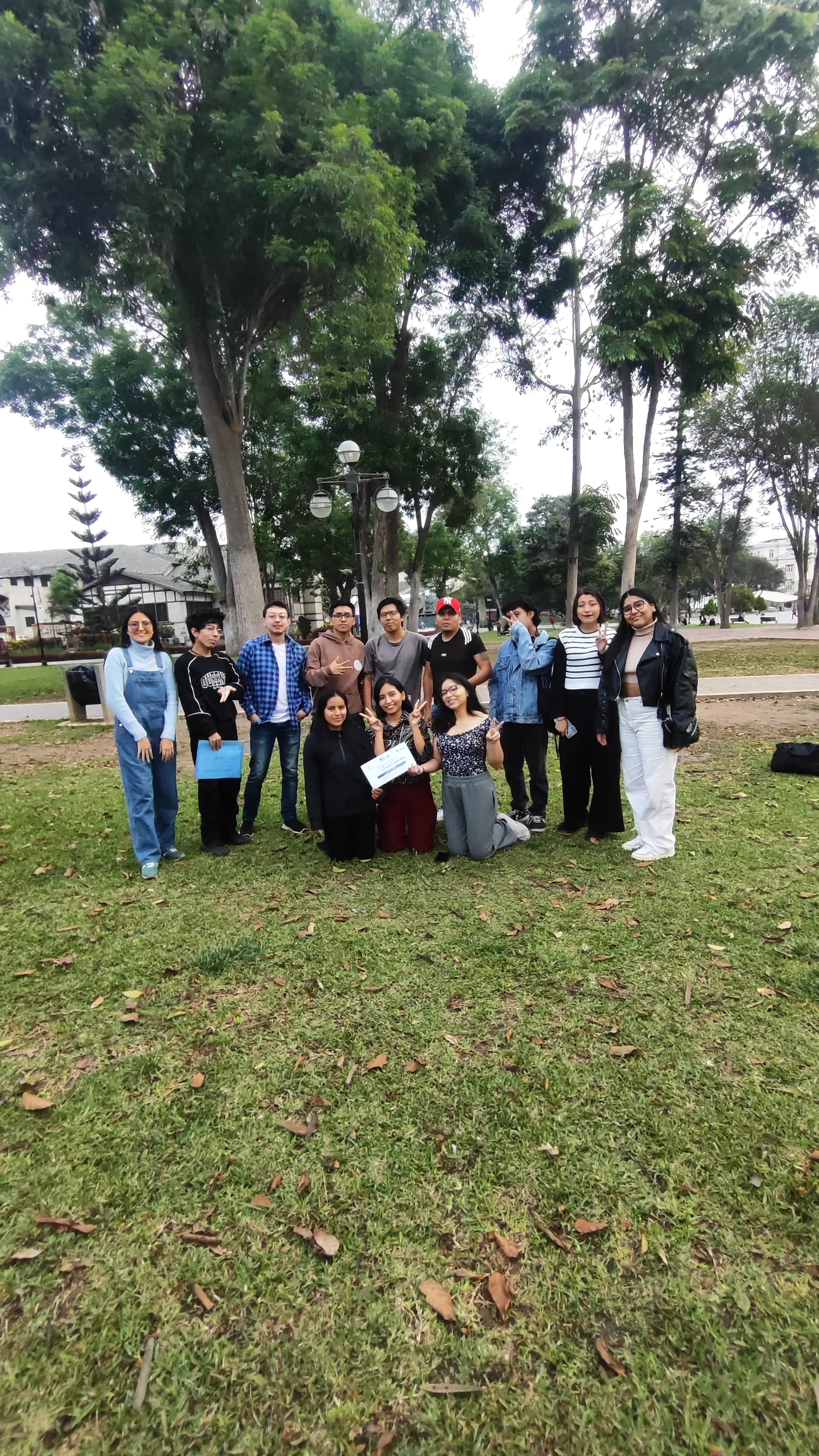 Grupo completo de voluntarios del programa