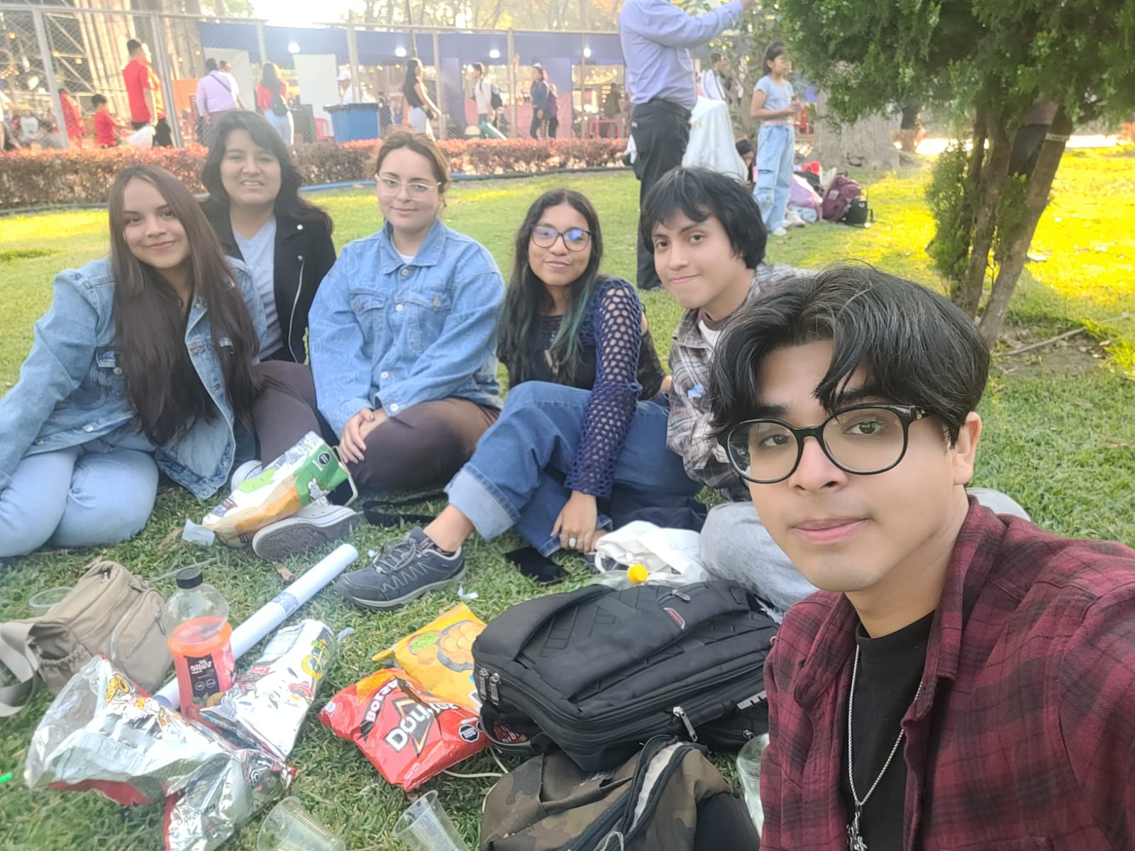 Voluntarios compartiendo una jornada de integración