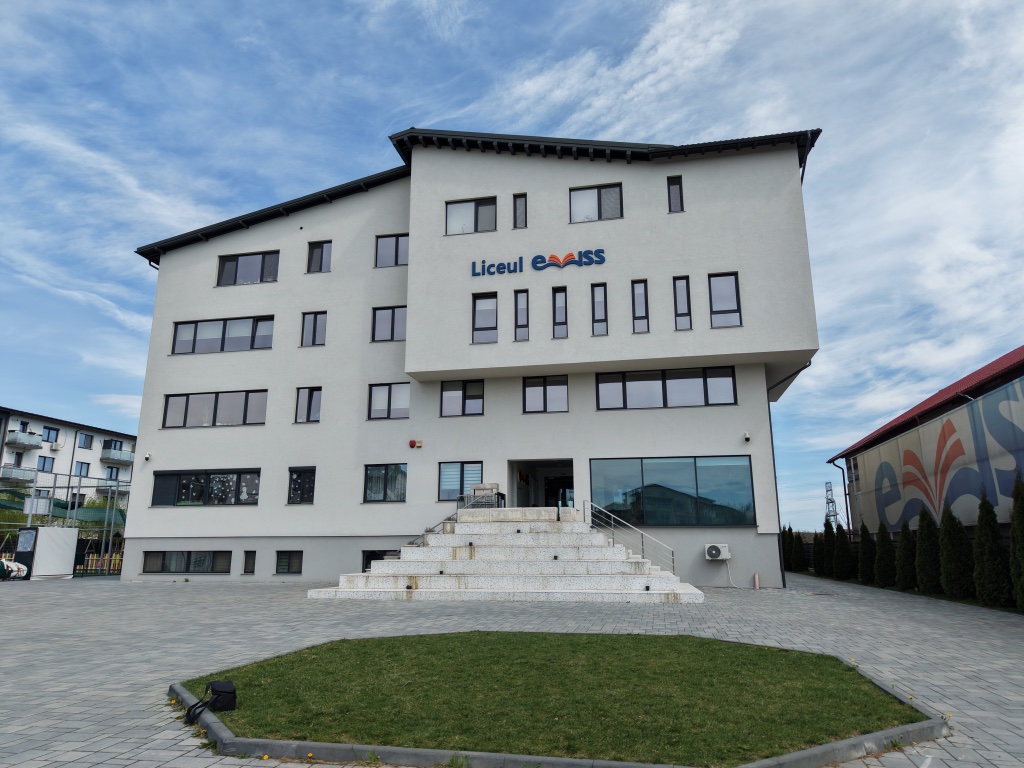Holul principal al școlii private EVISS