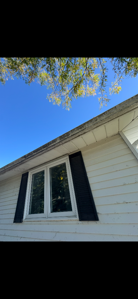 Dirty gutters and siding before cleaning in Bradford Ontario