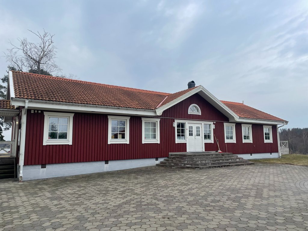 Taktvätt - röd villa före