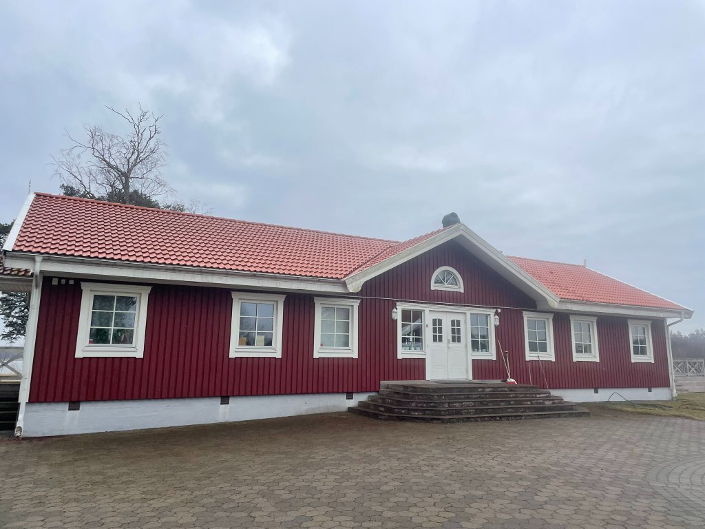 Taktvätt - röd villa efter