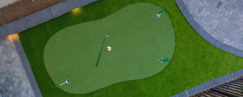 Professional backyard putting green