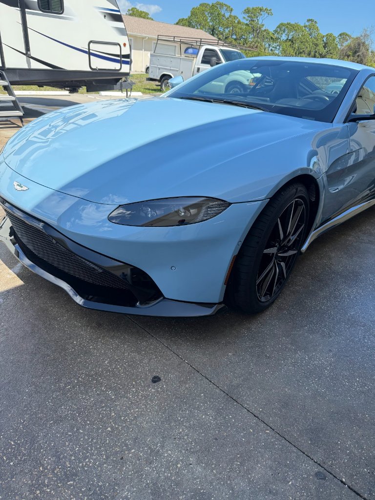 Aston Martin Vantage front detailing